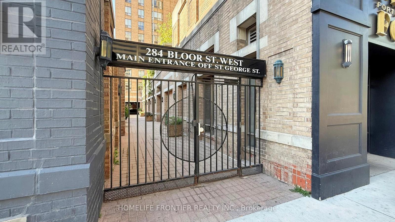 806 284 Bloor St, Toronto, ON M5S 1V8