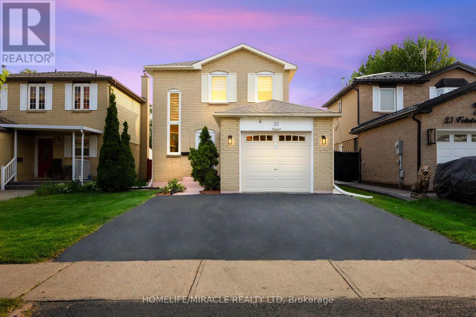 21 Folkstone Cres, Brampton, ON L6T 3M4