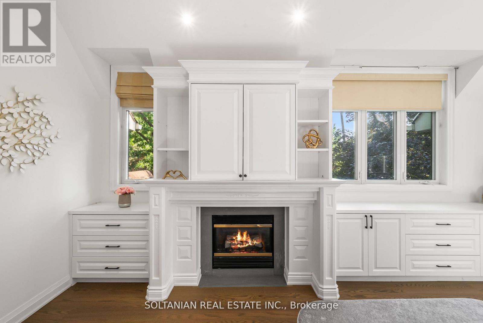 32 Beechwood Ave, Toronto, ON M2L 1J1