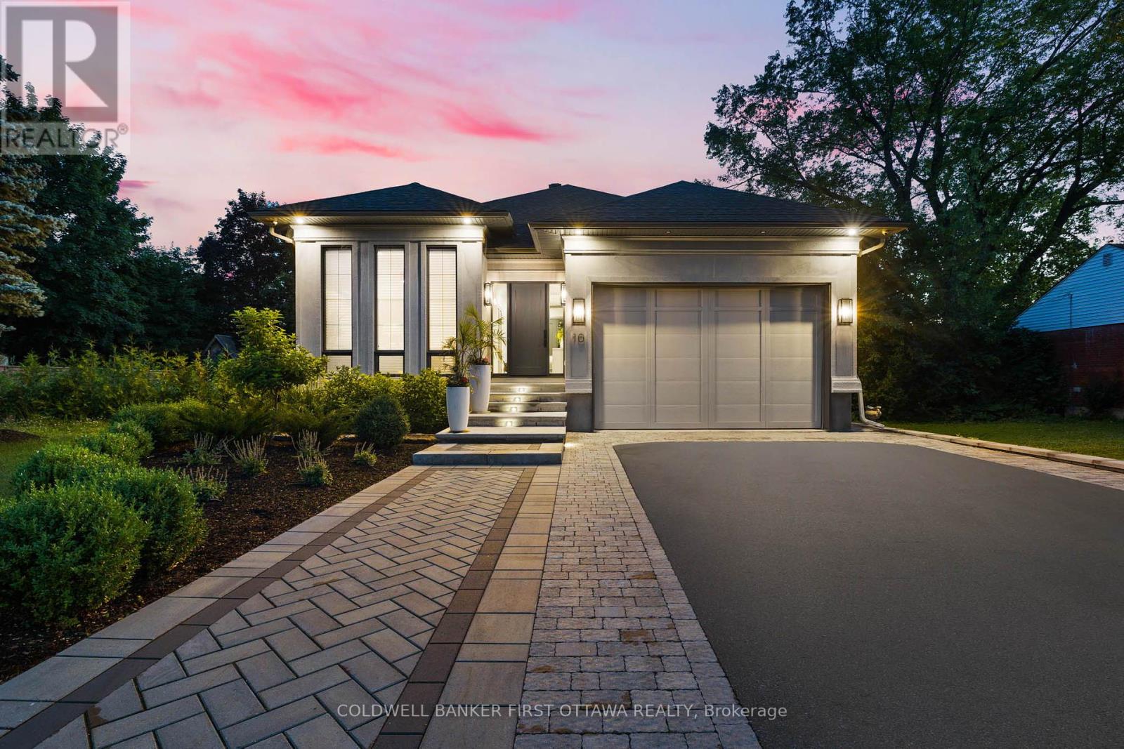 10 Leaver Ave, Ottawa, ON K2E 5P6