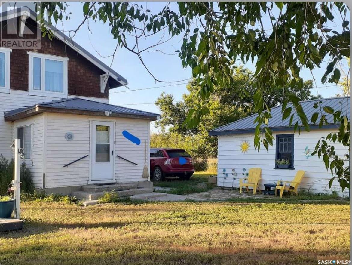 132 Railway Ave, Consul, SK S0N 0P0