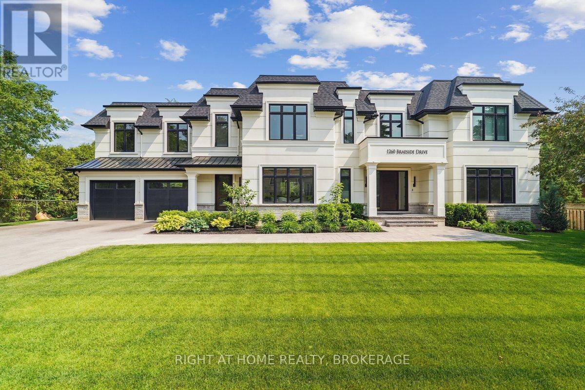 1260 Braeside Dr, Oakville, ON L6J 2A4
