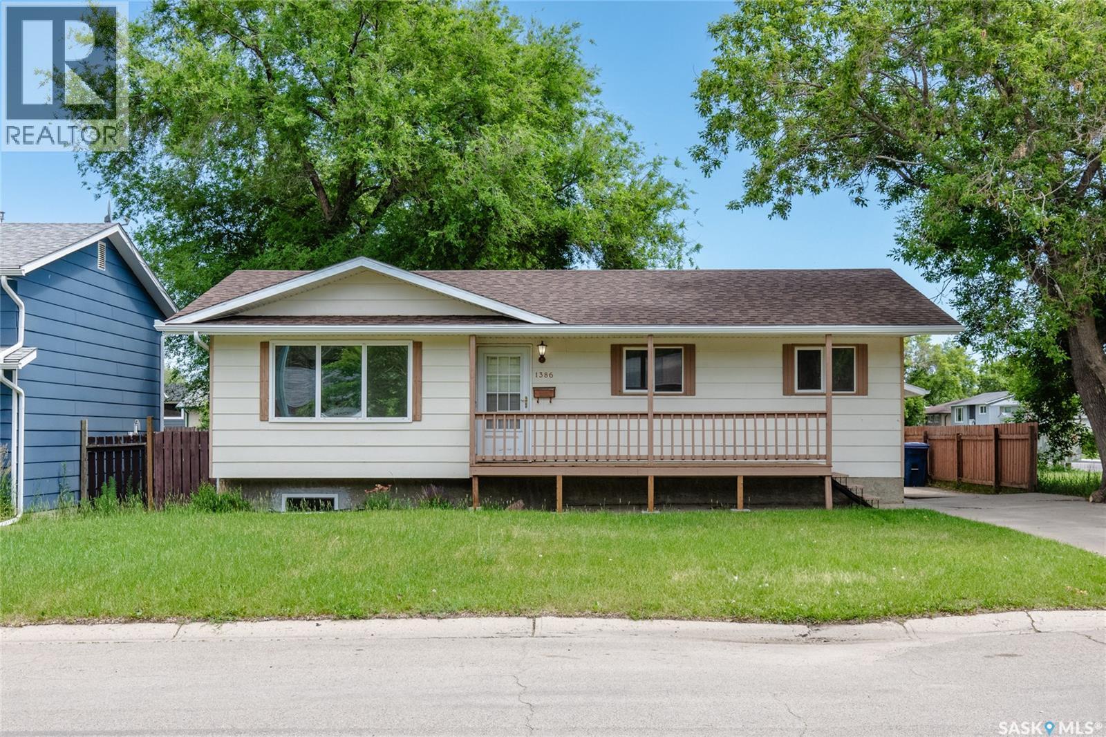 1386 Manitou Cres, Moose Jaw, SK S6H 7C5
