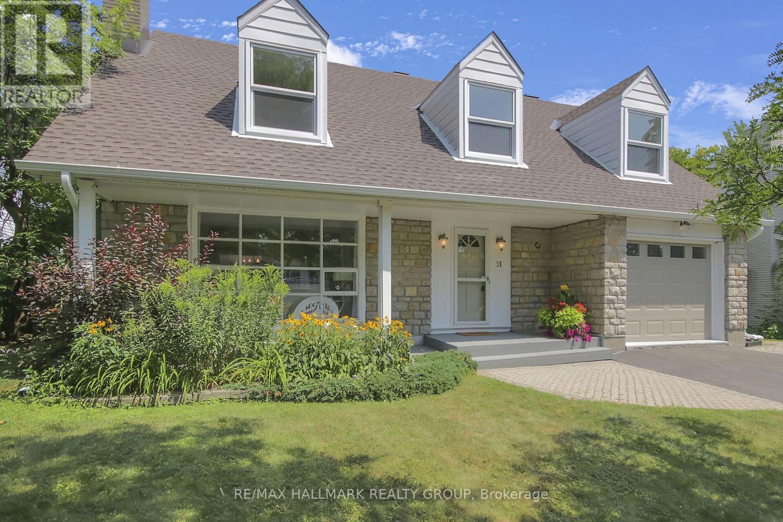 51 Charkay St, Ottawa, ON K2E 5N5