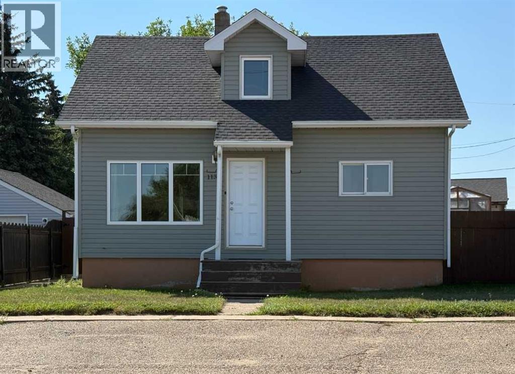 113 S Railway Ave E, Bow Island, AB T0K 0G0