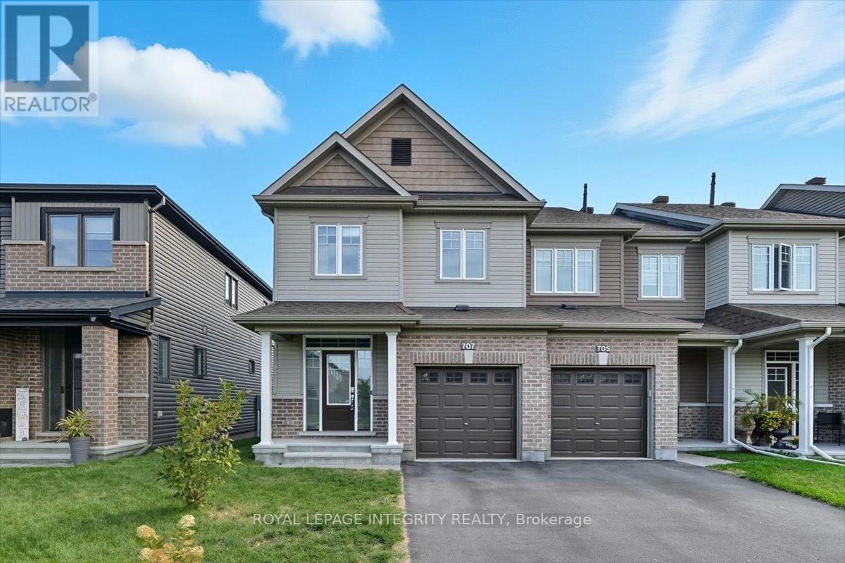 707 Des Aubepines Dr, Ottawa, ON K4A 1C1