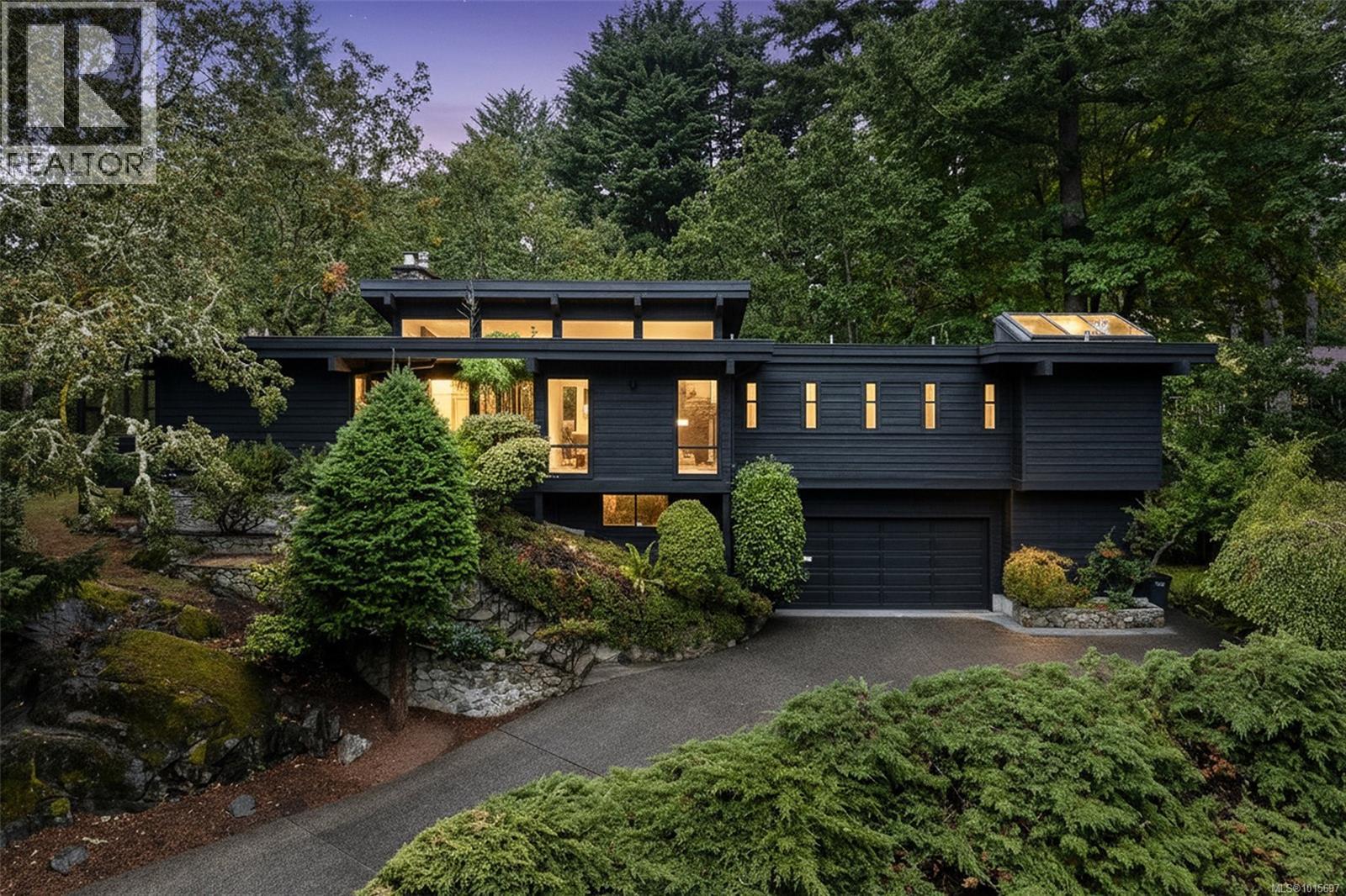 4464 Sunnywood Pl, Saanich, BC V8X 4N5