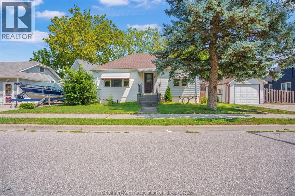 5 Buckingham Ave, Chatham, ON N7M 3B5