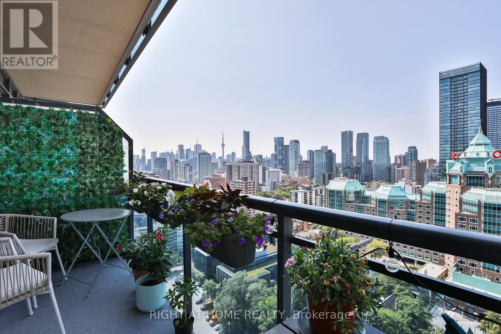 2308 28 Linden St, Toronto, ON M4Y 0A4
