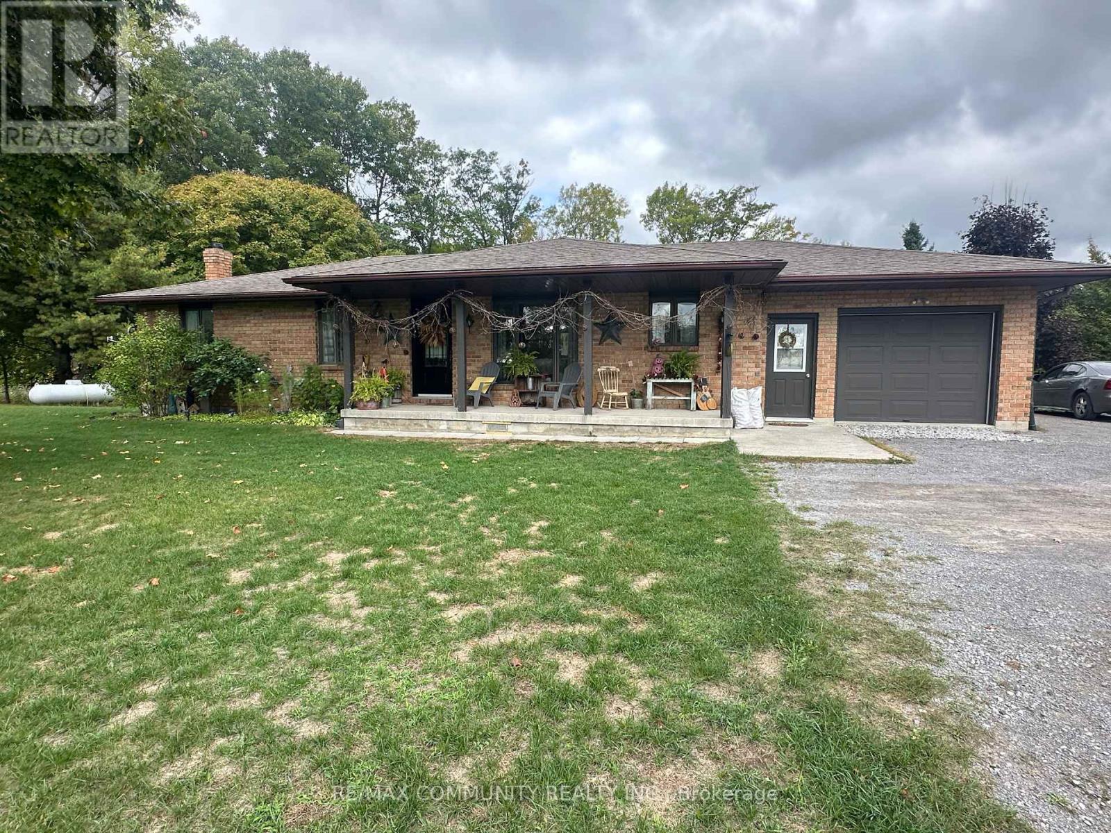 214 Helyer Rd, Quinte West, ON K8V 5P4