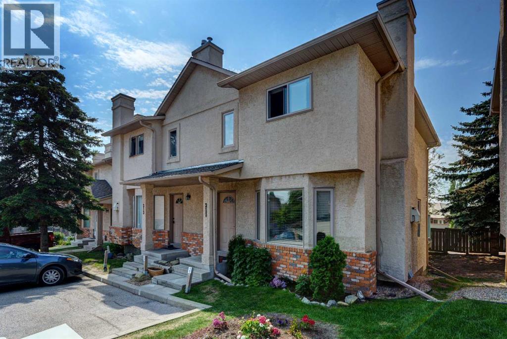 211 Christie Park Mews SW, Calgary, AB T3H 3H2