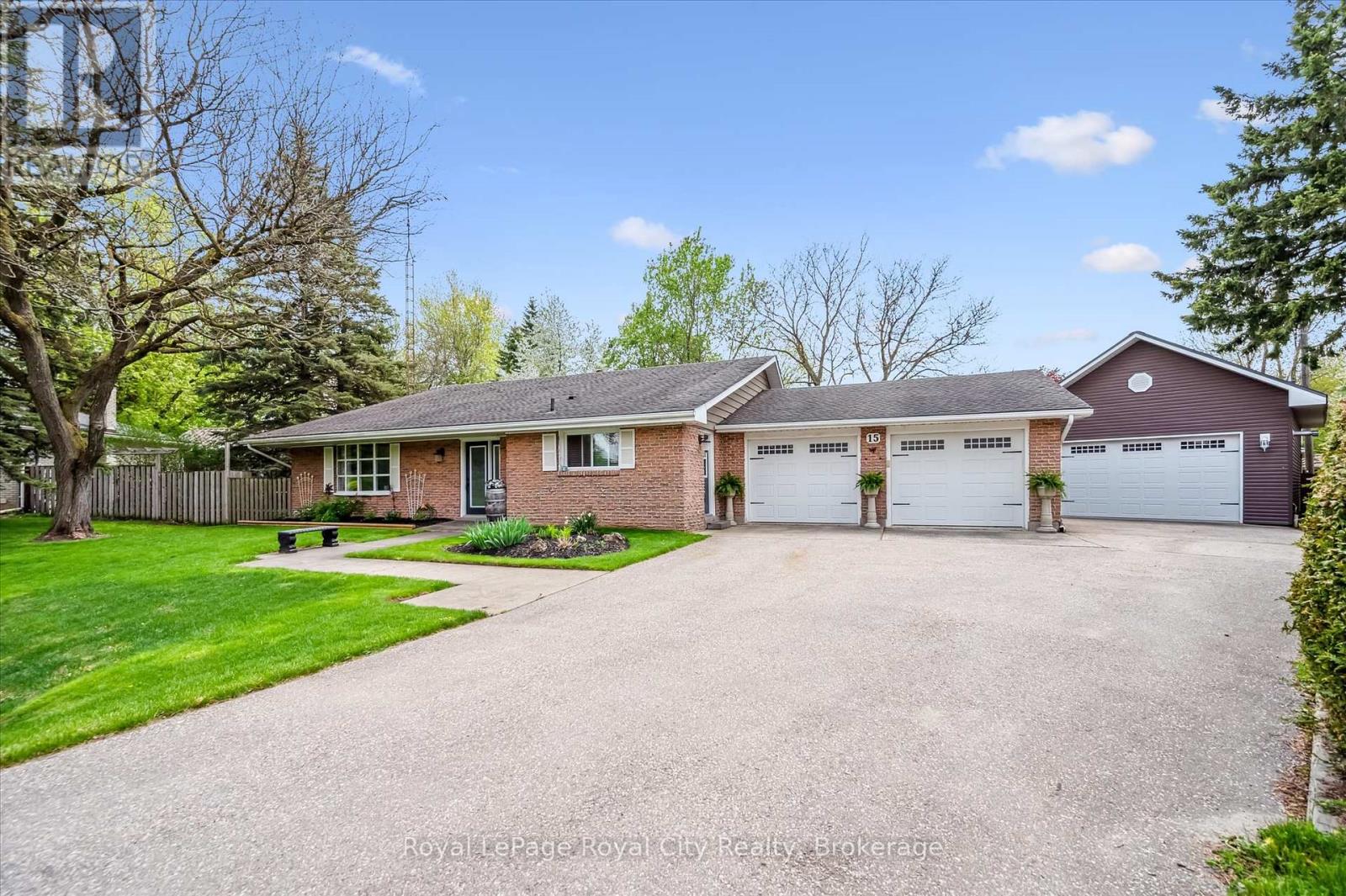 15 Wellington Dr, Centre Wellington Elorasalem, ON N0B 1J0
