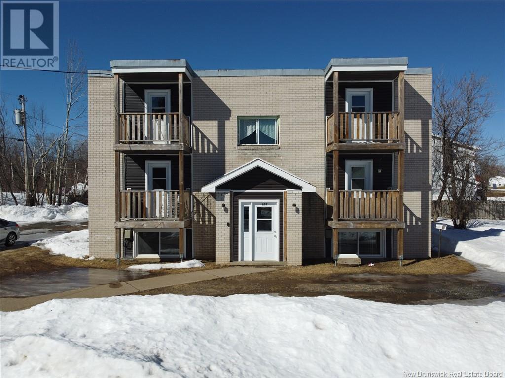 694 Appleby St, Bathurst, NB E2A 3L4