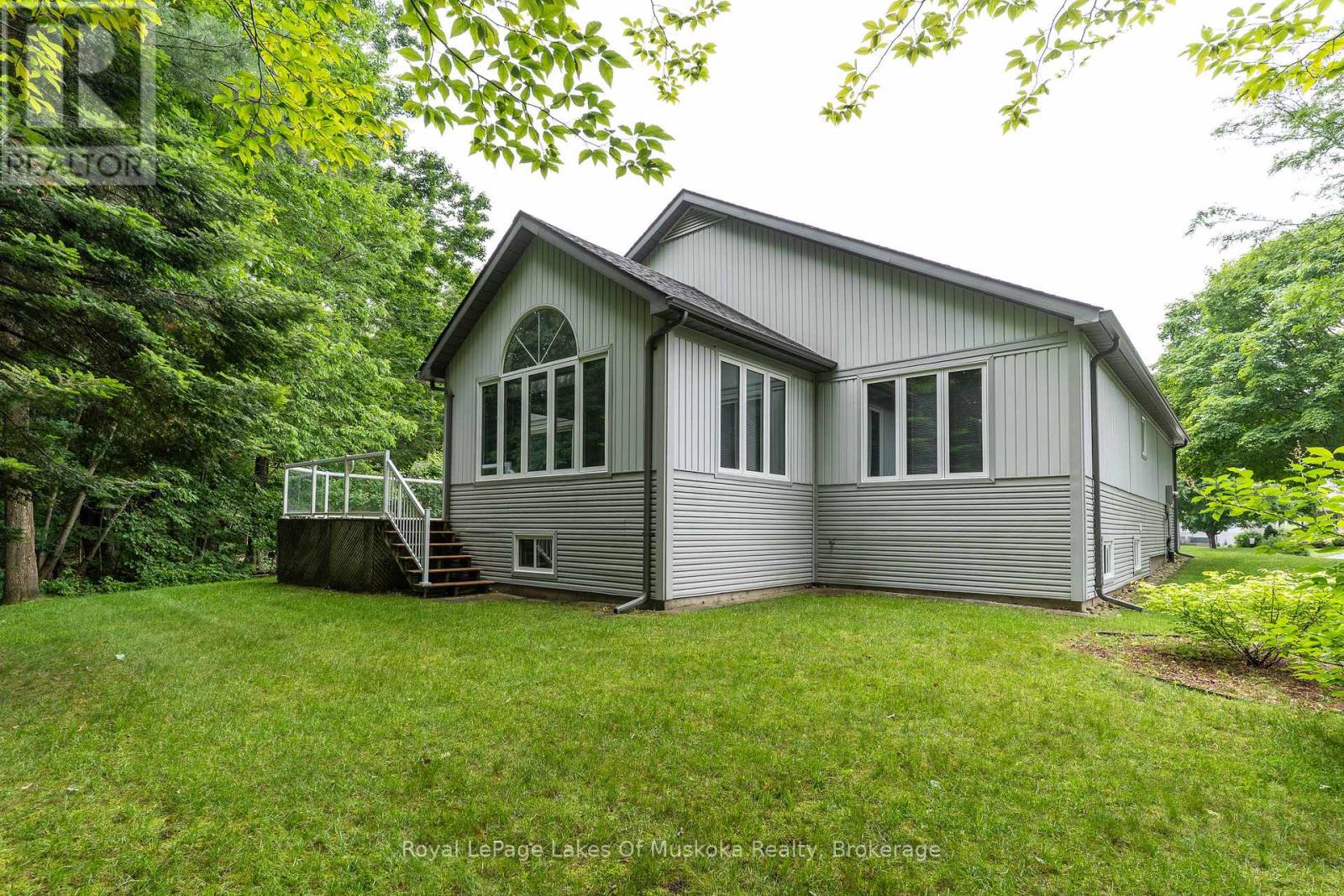 25 Stonehedge Close, Gravenhurst, ON P1P 1Y7
