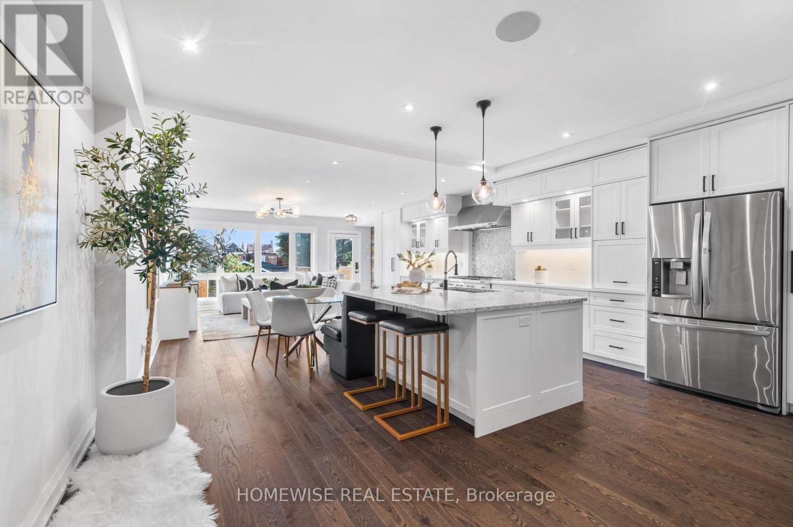 17 Earnscliffe Rd, Toronto, ON M6E 1J4