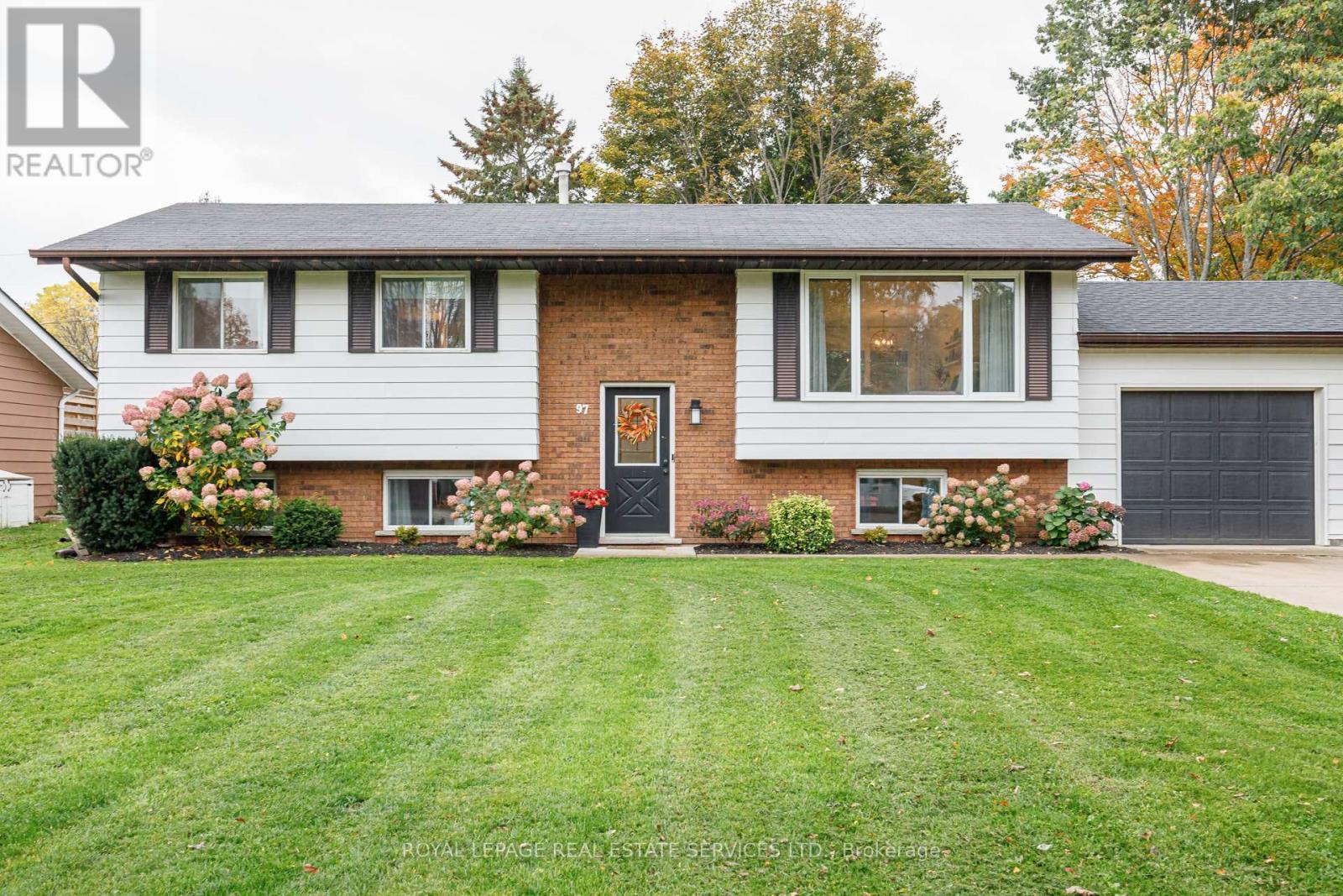 97 Farrar St, Meaford, ON N4L 1E6