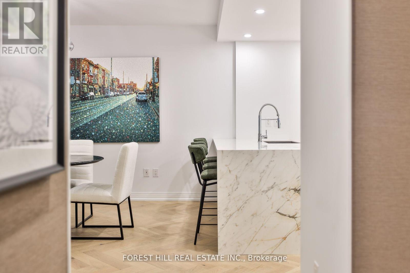 129 1 Benvenuto Pl, Toronto, ON M4V 2L1