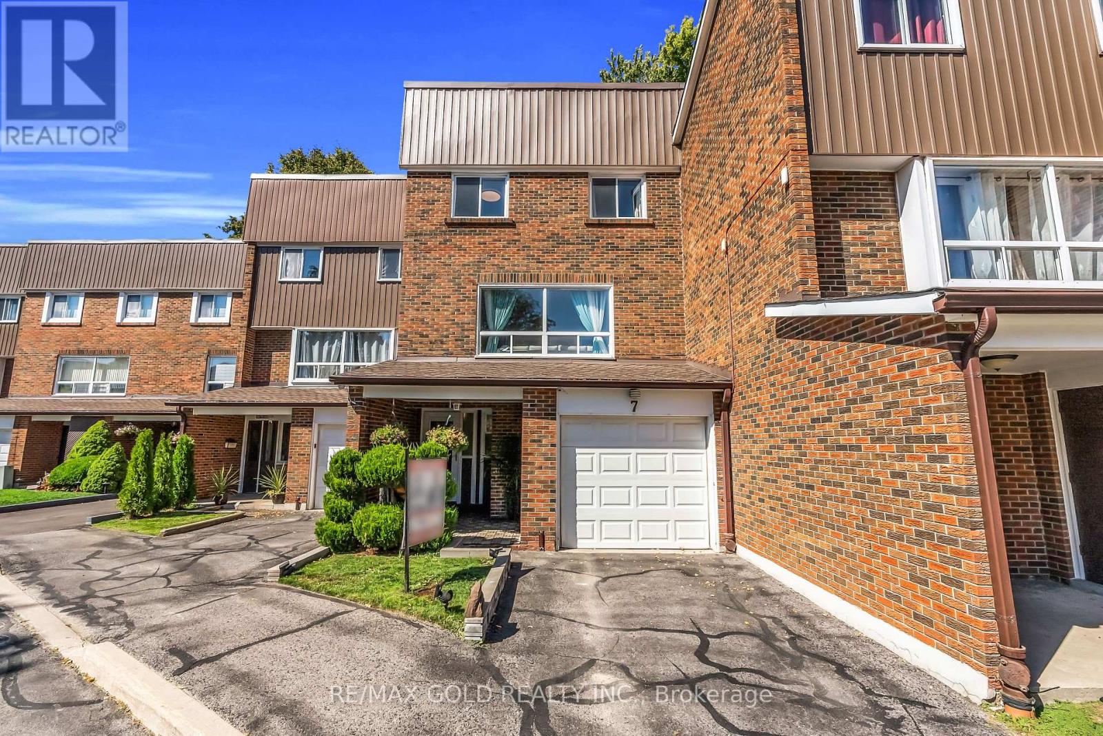 7 3065 Lenester Dr, Mississauga, ON L5C 2B7
