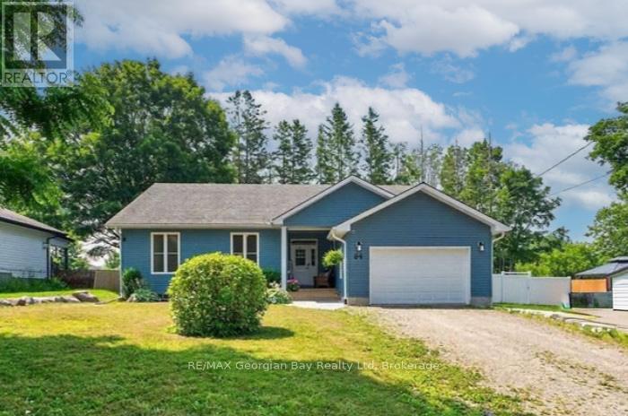 64 Broad St, Penetanguishene, ON L9M 1G4