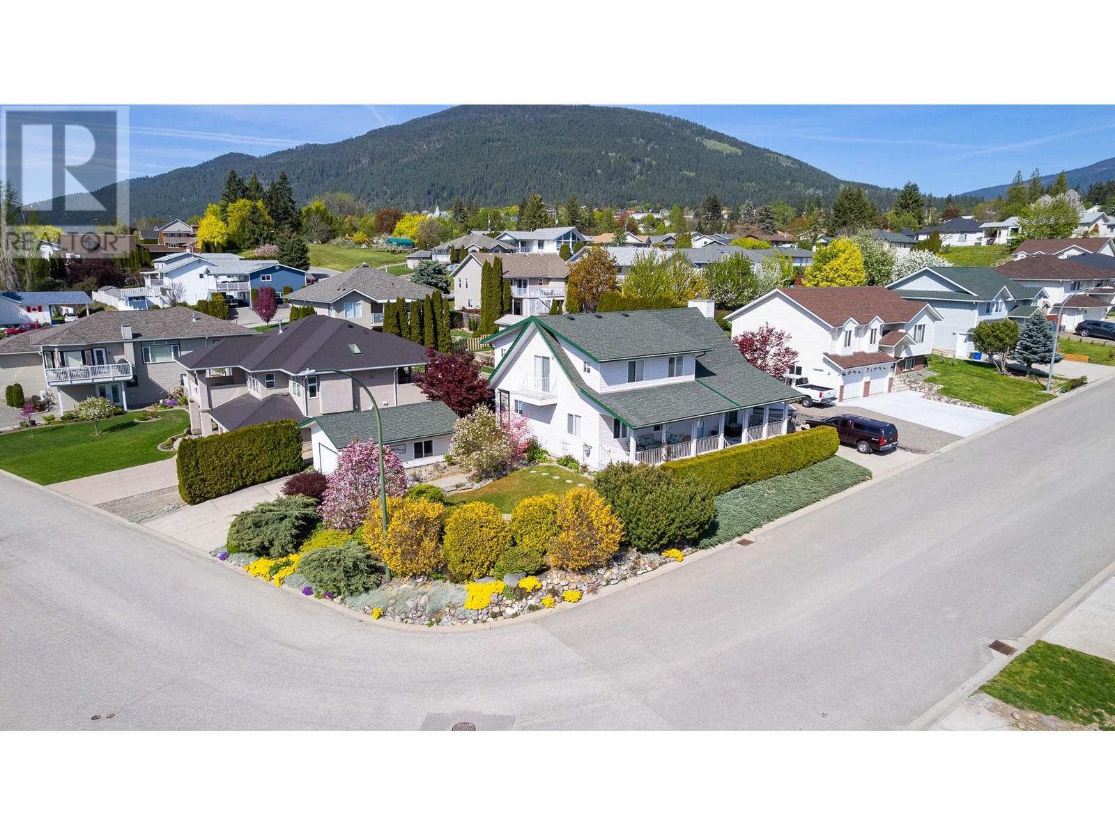 304 Dugan St, Creston, BC V0B 1G3