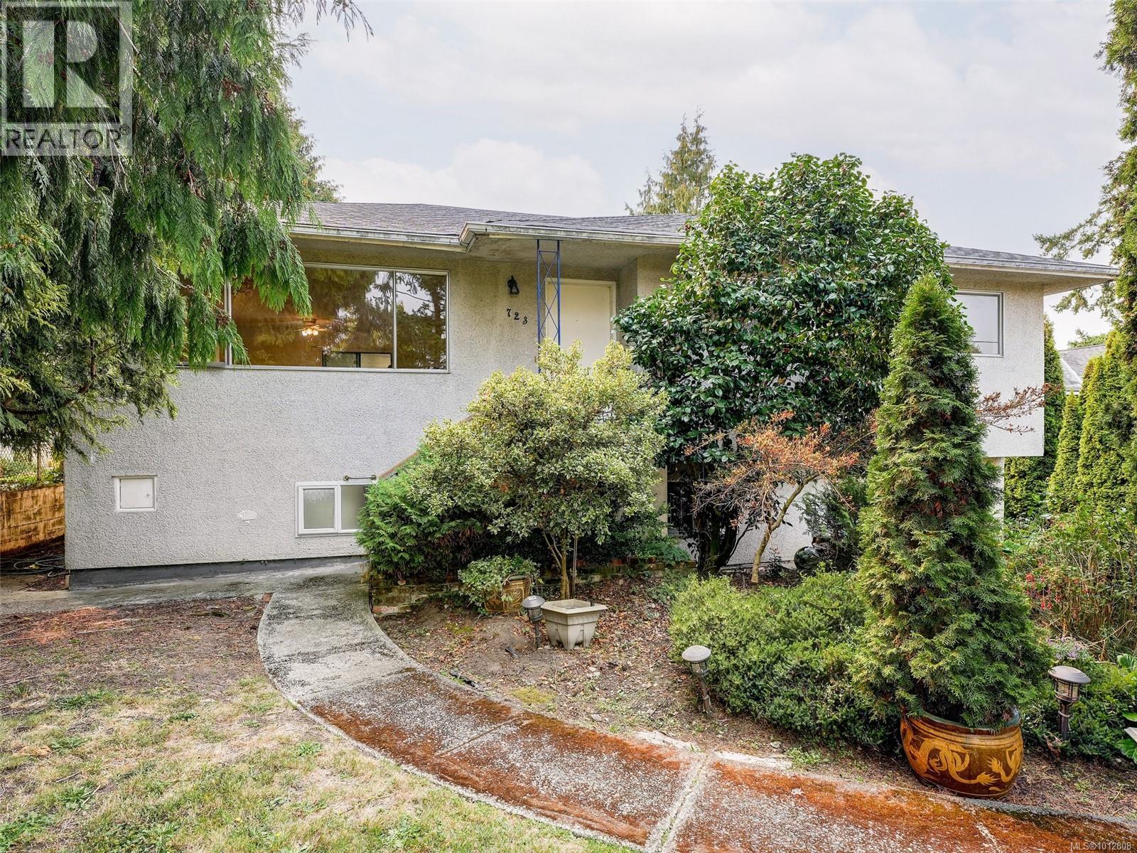 723 Genevieve Rd, Saanich, BC V7E 4J5