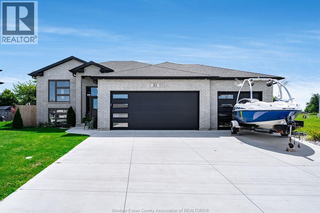 13 Hawthorne Cres, Chatham-Kent, ON N0P 2L0