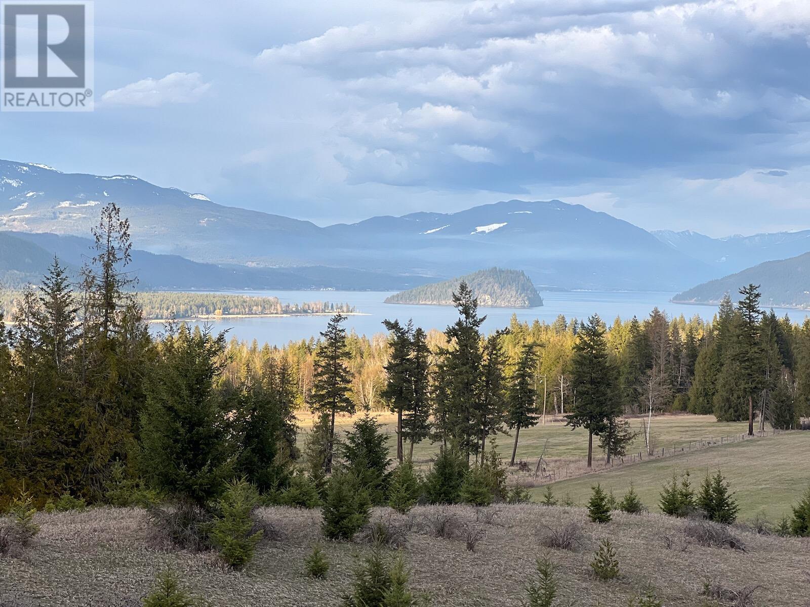 890 Dilworth Rd, Sorrento, BC V0E 2W1