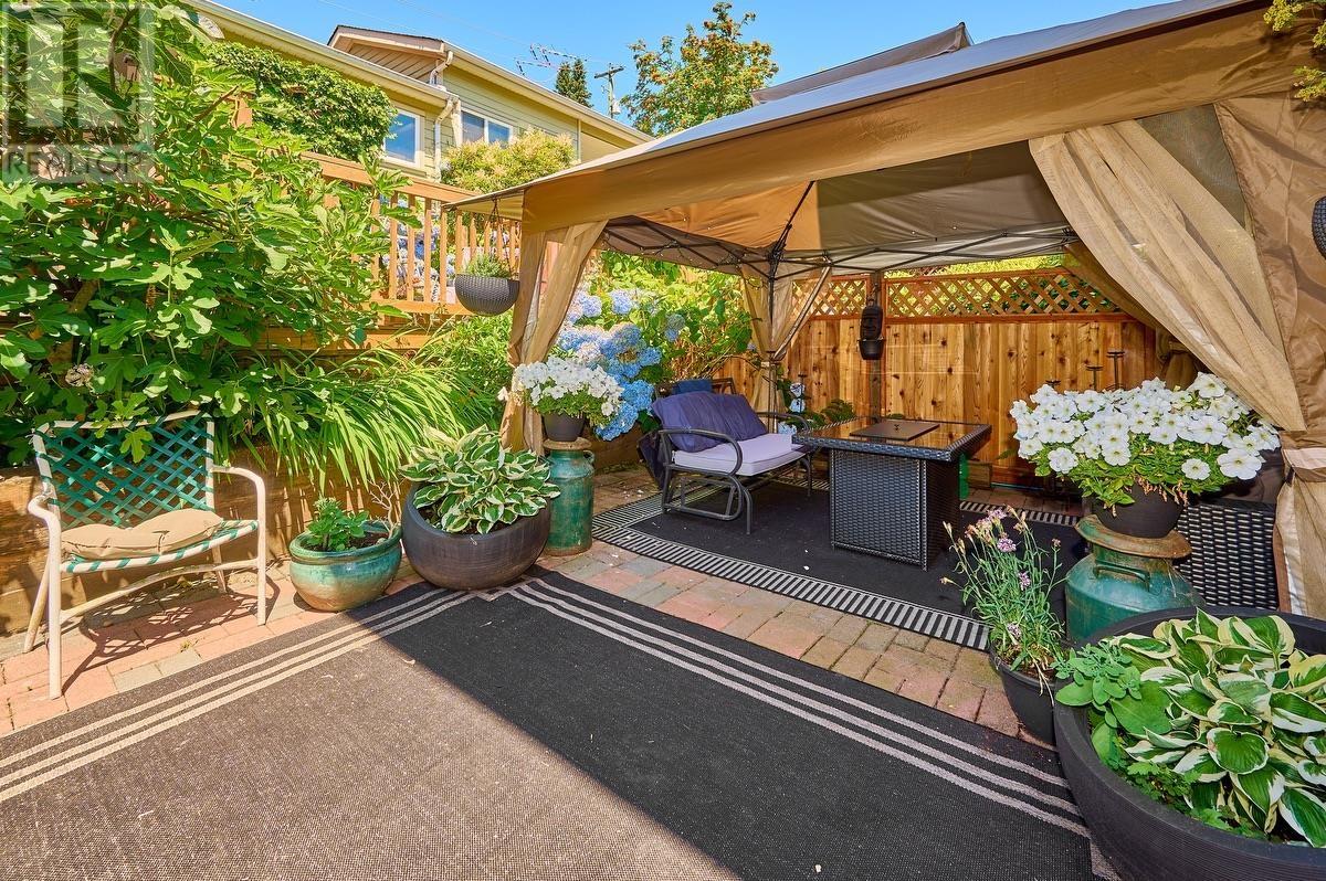 562 W Keith Rd, North Vancouver, BC V7M 1M4