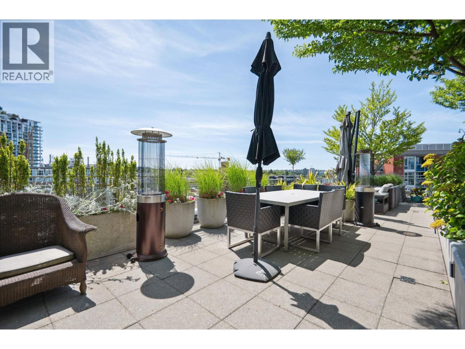2321 Scotia Street #ph4, Vancouver, BC V5T 0A8