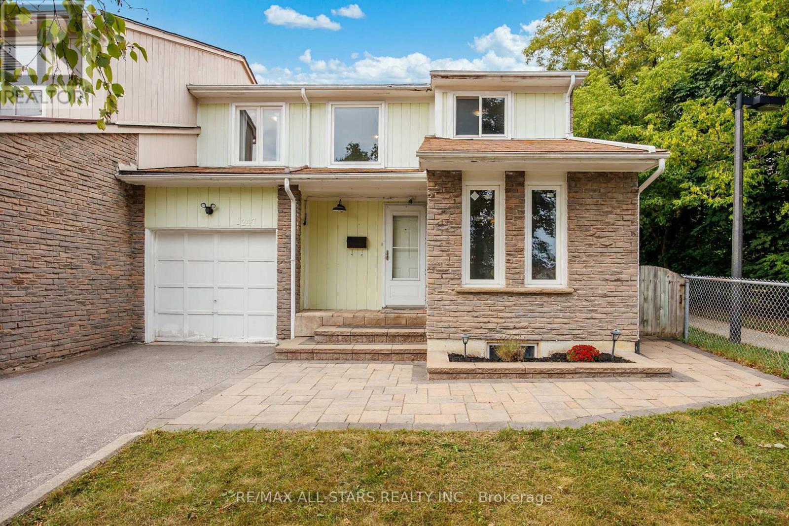 1247 Canborough Cres, Pickering, ON L1V 3K8