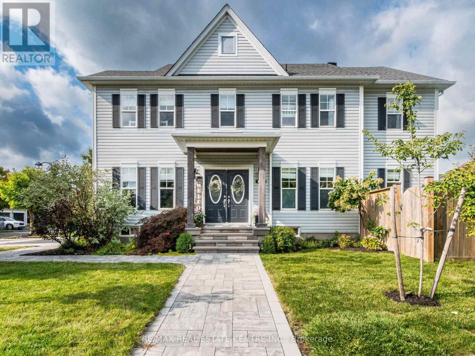 34 Hurst St, Halton Hills, ON L7J 2Z8