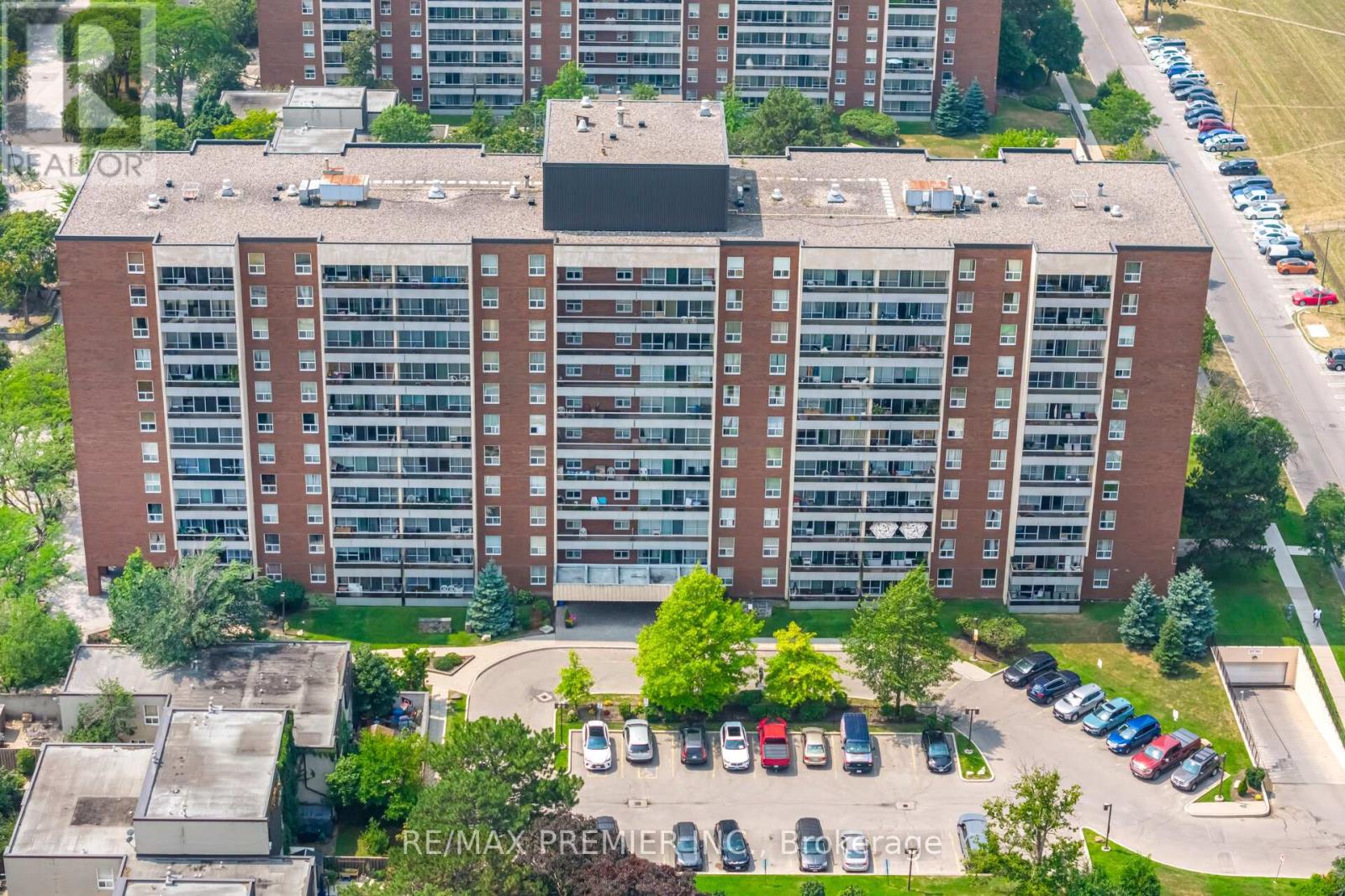 811 25 Four Winds Dr, Toronto, ON M3J 1K8