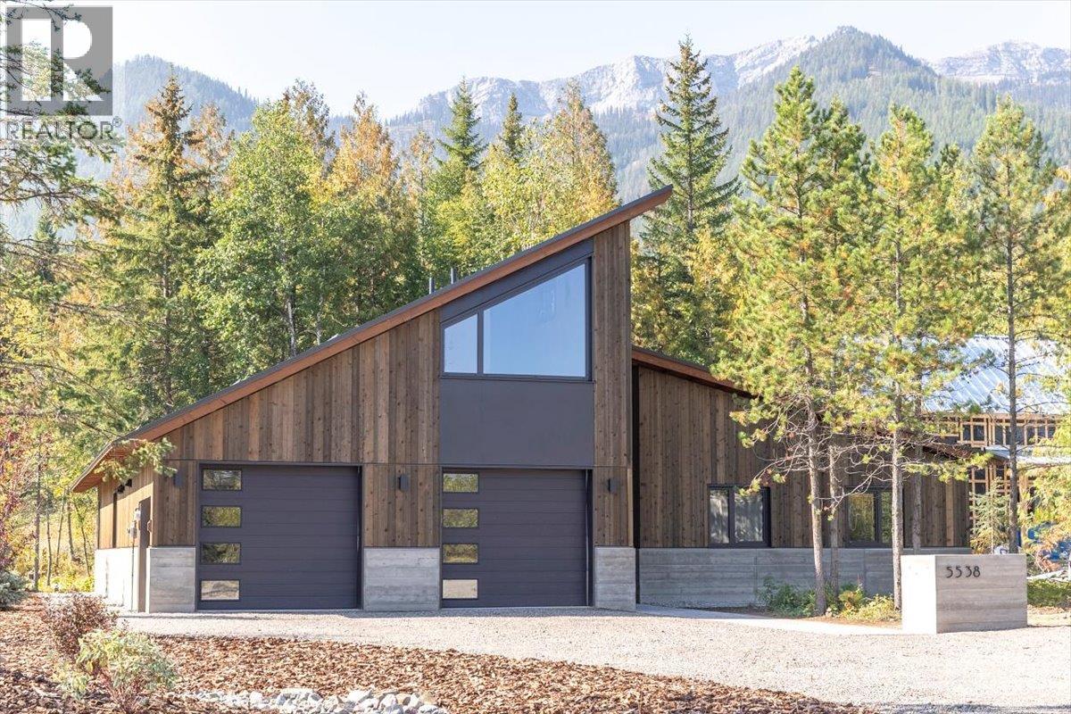 5538 Currie Bowl Way, Fernie, BC V0B 1M6