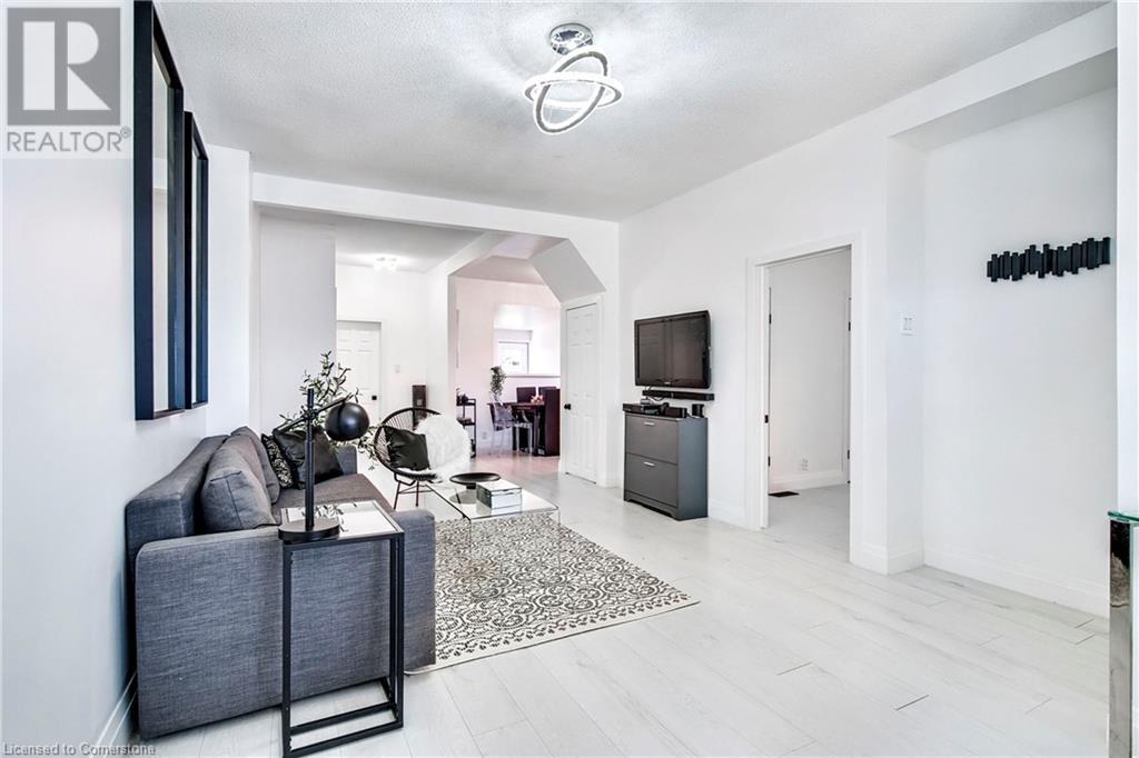 39 Division St, Hamilton, ON L8H 4Z7