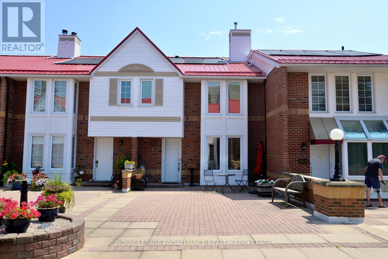 61 1 Place Darmes, Kingston, ON K7K 6S3