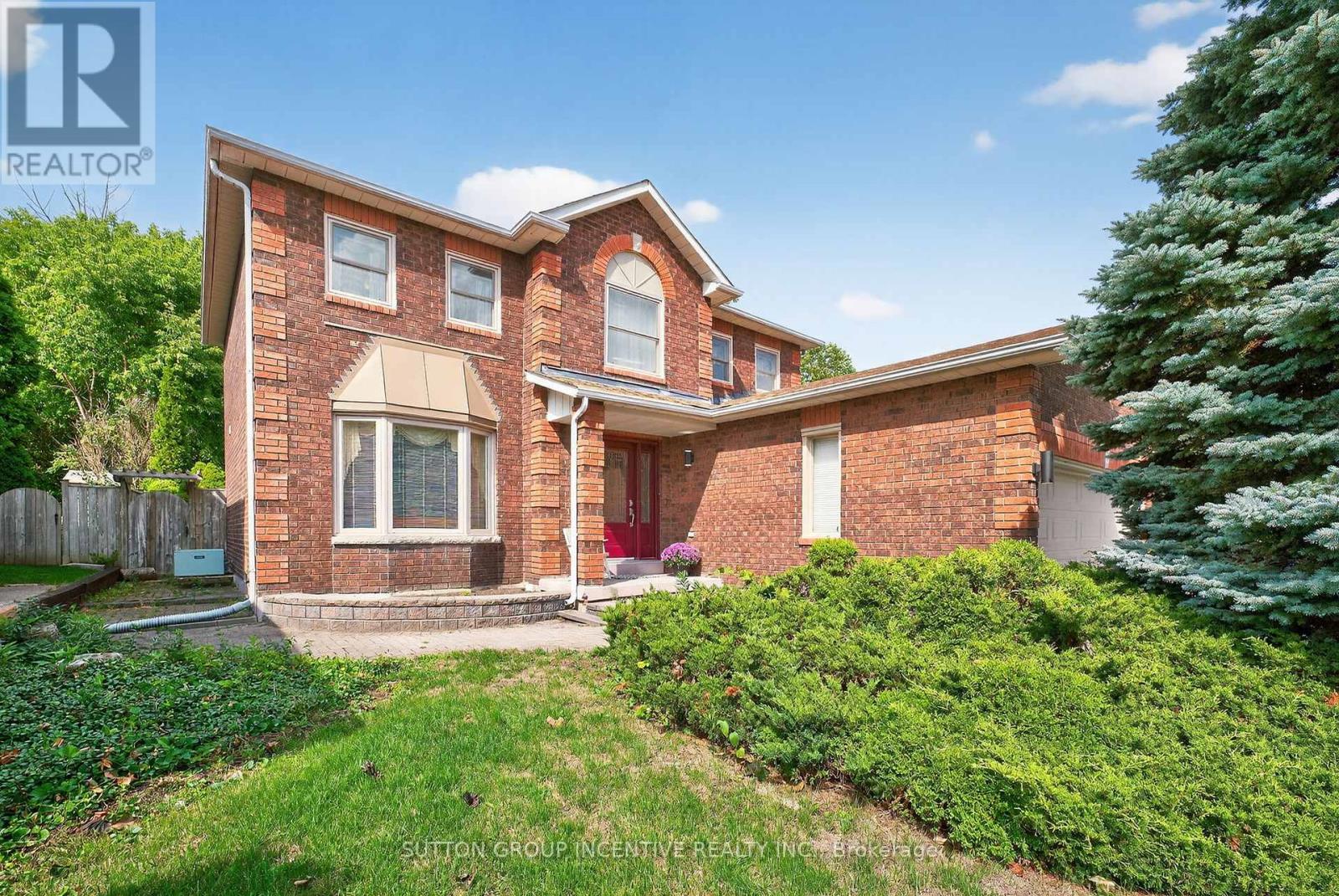 26 Peck St, Barrie, ON L4N 7H4