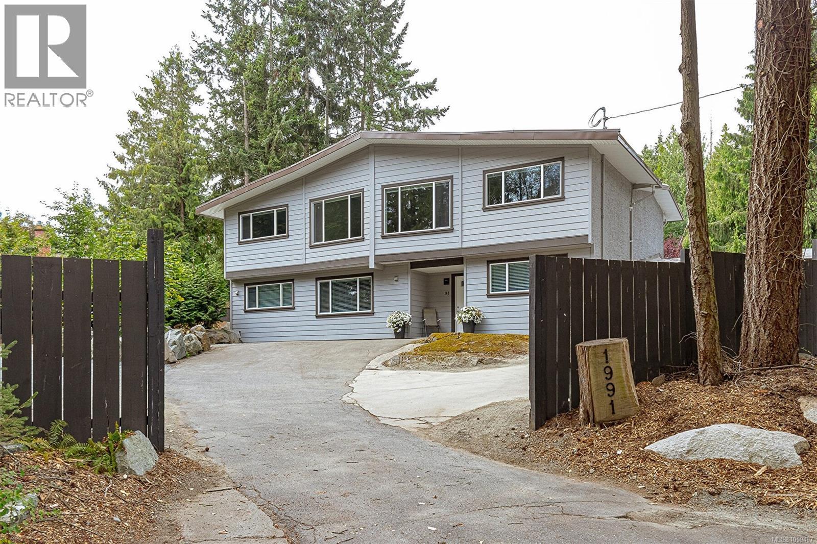 1991 Dean Park Rd, North Saanich, BC V8L 1C2
