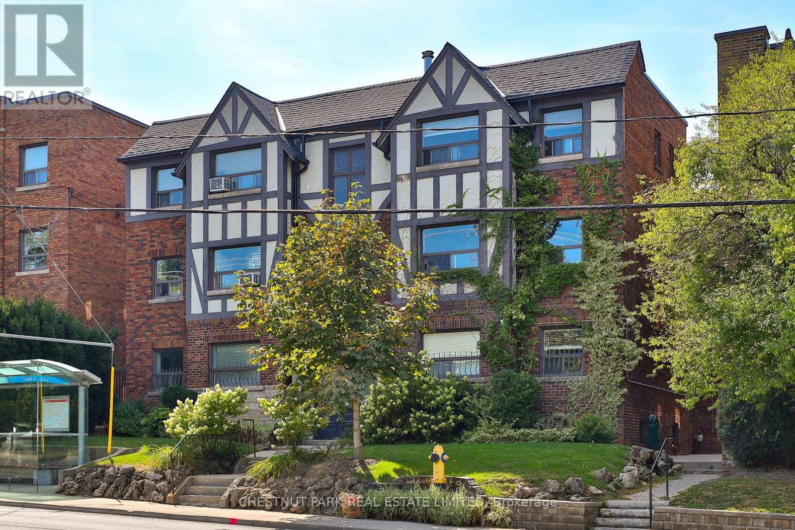 5 1648 Bathurst St, Toronto, ON M5P 3J7