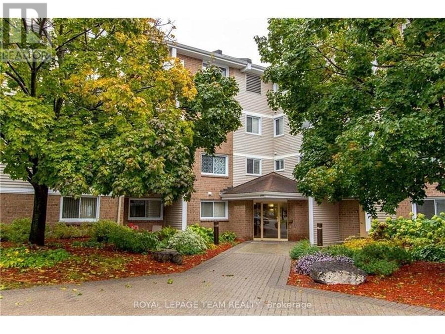 118 260 Brittany Dr, Ottawa, ON K1K 4M2