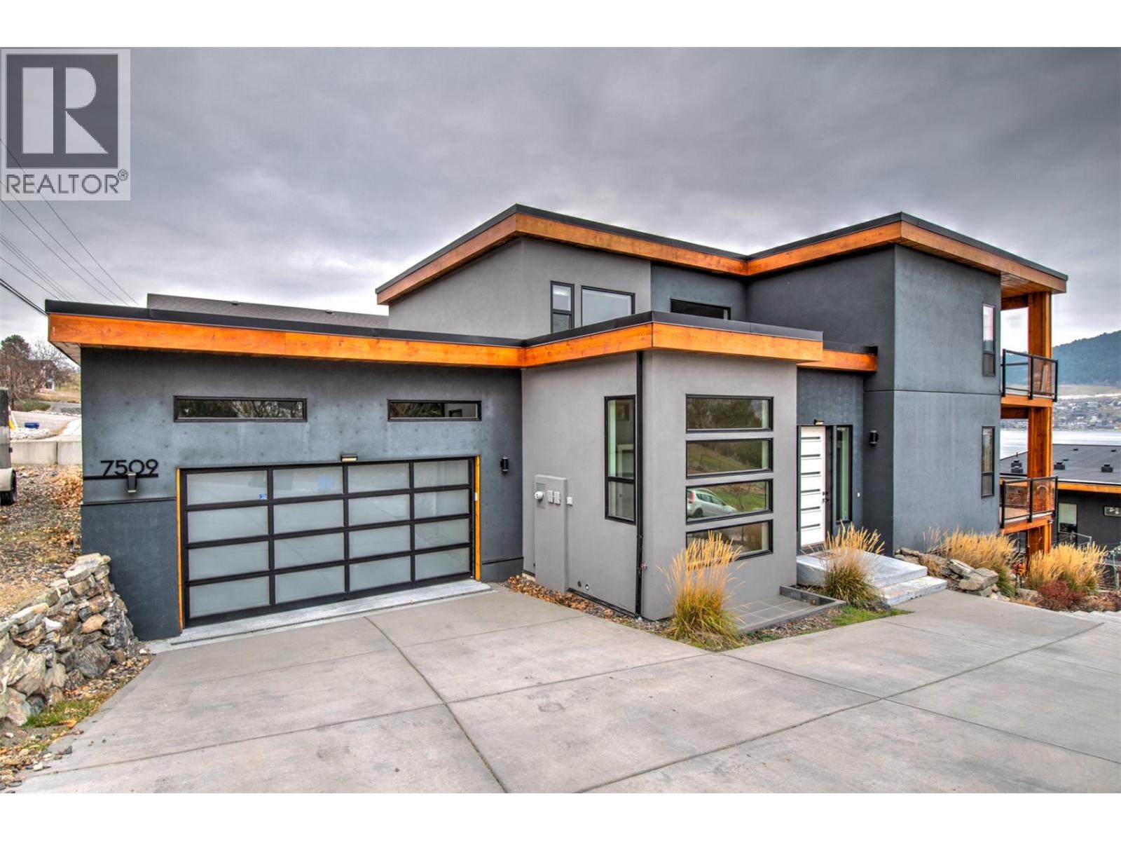 7509 Kennedy Ln, Vernon, BC V1H 1C4