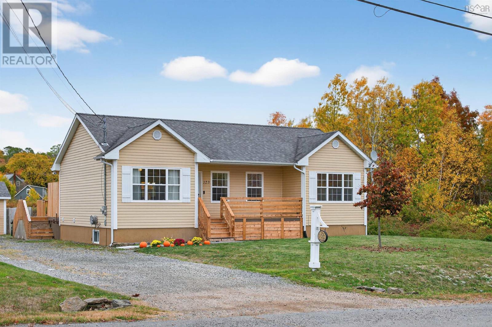 123 Barrington, Sydney Mines, NS B1V 1R1