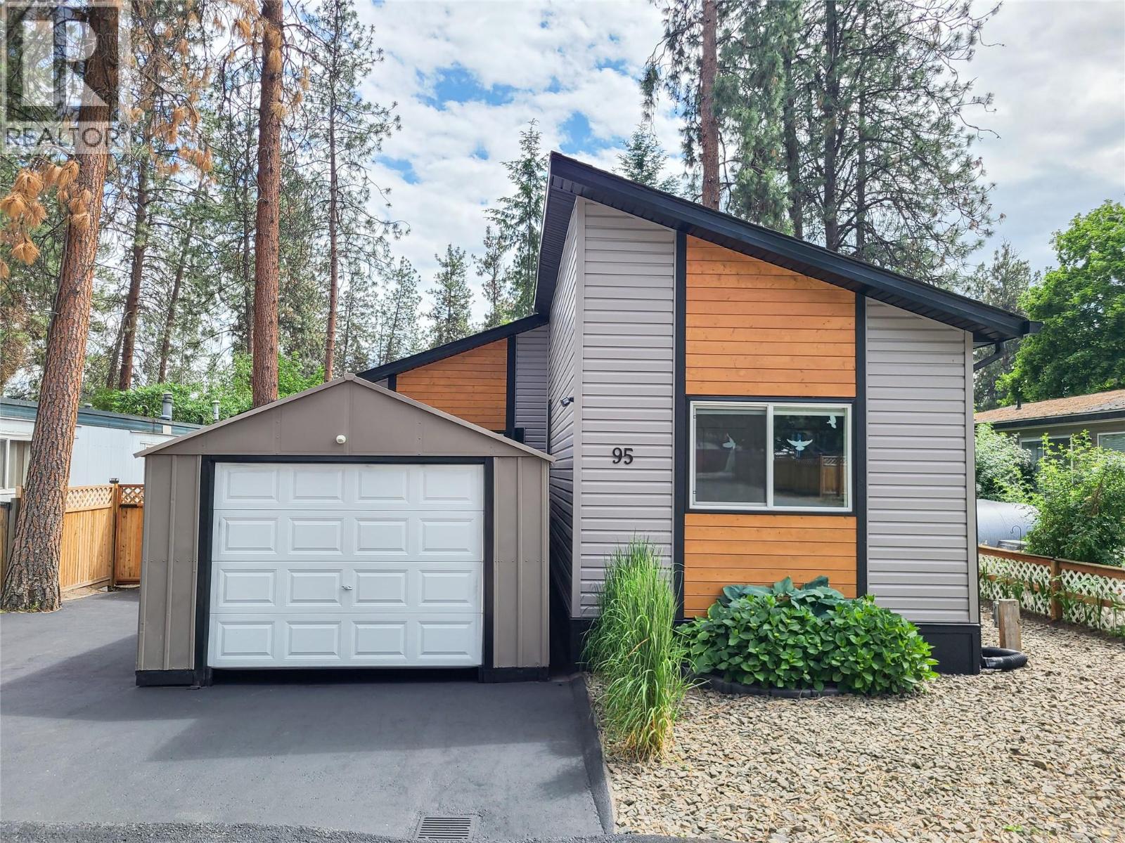 1999 Highway 97s Highway Unit 95 Lot Apt 95, Kelowna, BC V1Z 1B2