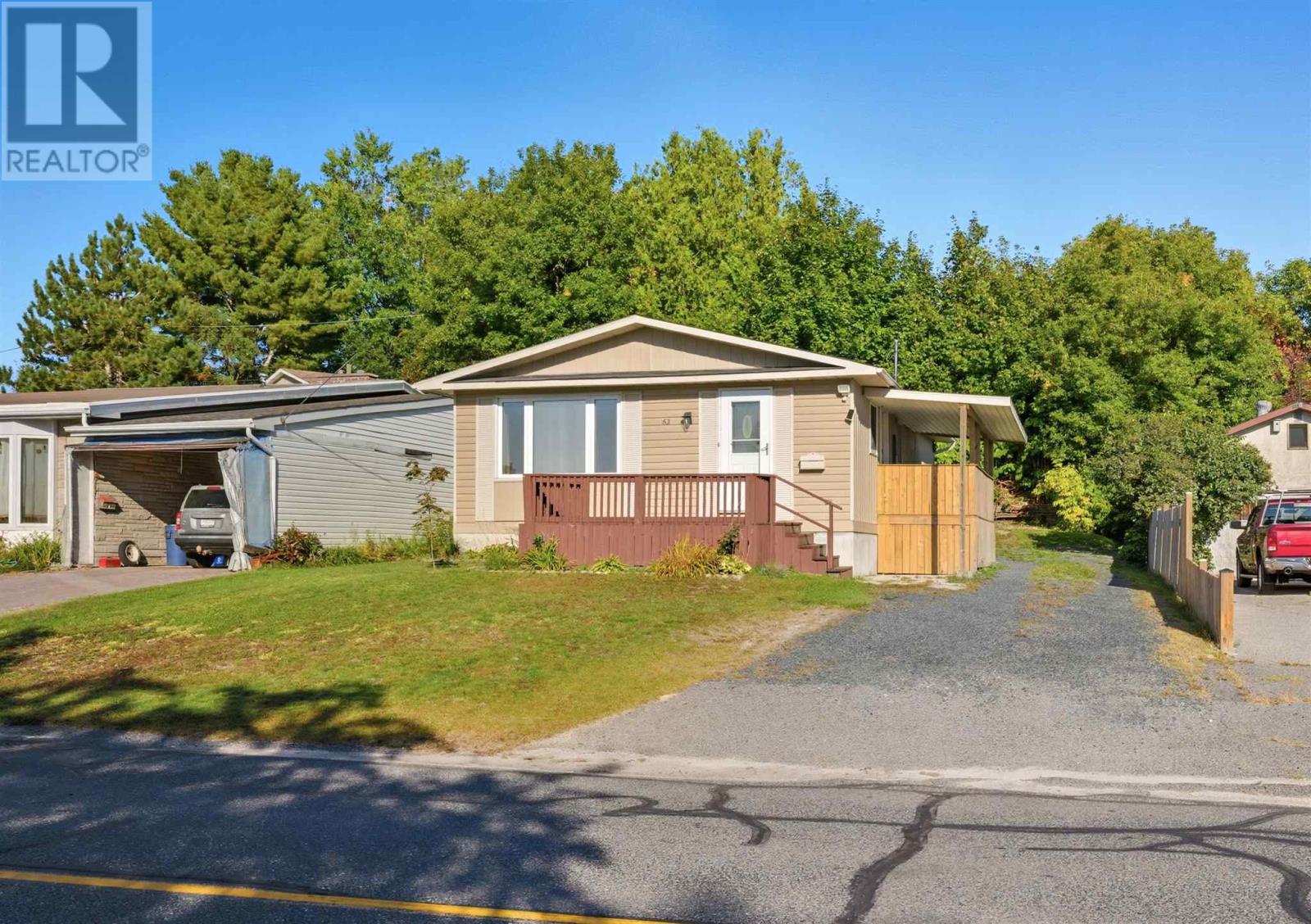 62 Dieppe Ave, Elliot Lake, ON P5A 1H3