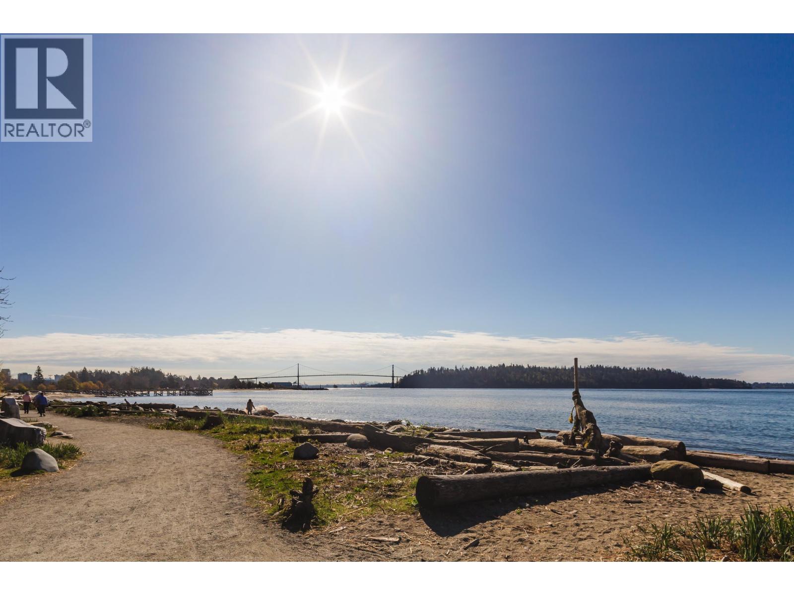 2119 Bellevue Avenue Unit 208, West Vancouver, BC V7V 1C2