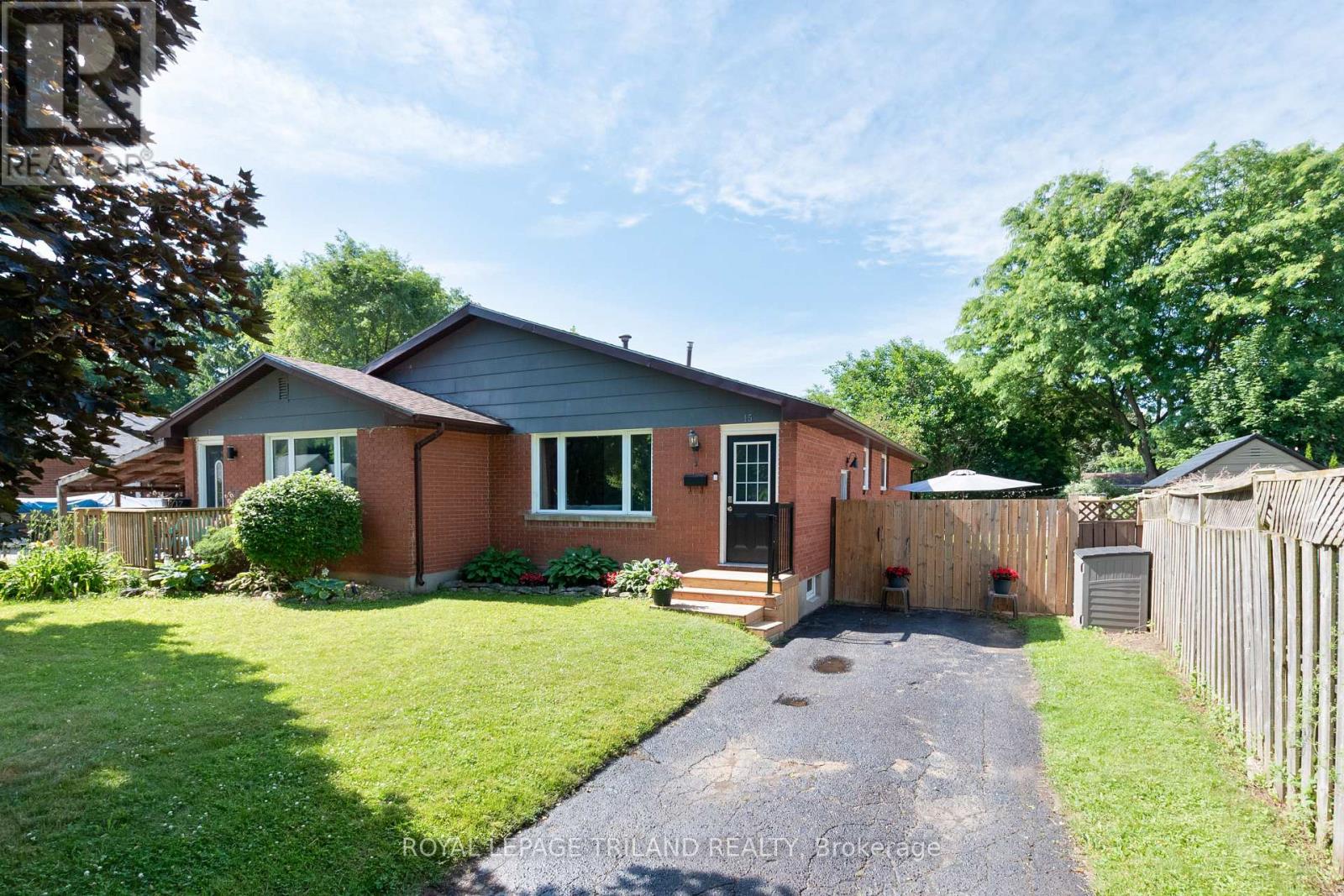 15 Mohegan Cres, London, ON N5V 2X7