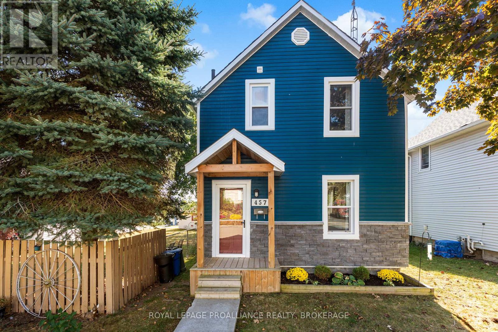 457 Garden St, Gananoque, ON K7G 1J6