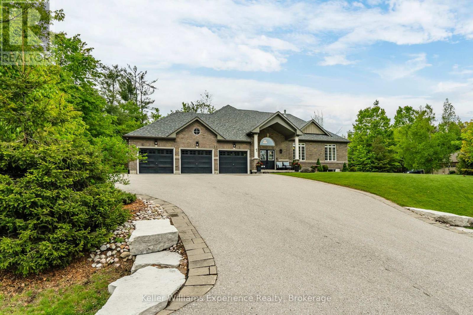 1 Topaz Ct, Oro-Medonte, ON L0L 2E0