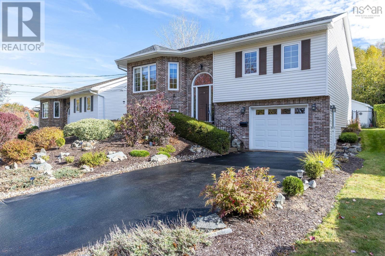 38 Craigburn Dr, Dartmouth, NS B2X 2S3