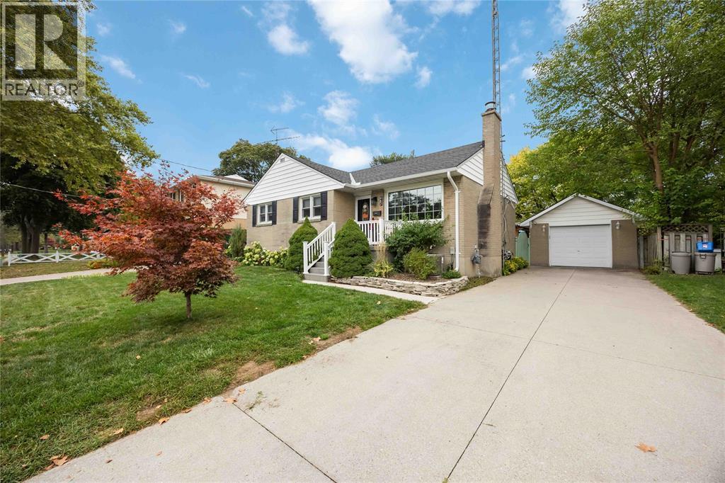 982 Hagle St, Sarnia, ON N7V 4A7