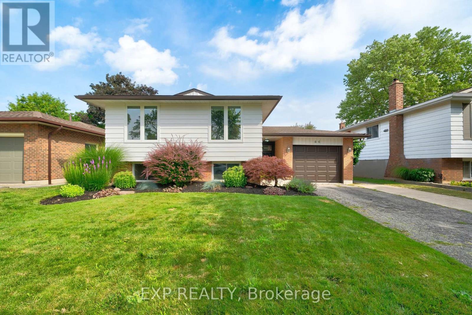 44 Royal Orchard Cres, St. Catharines, ON L2N 4E9